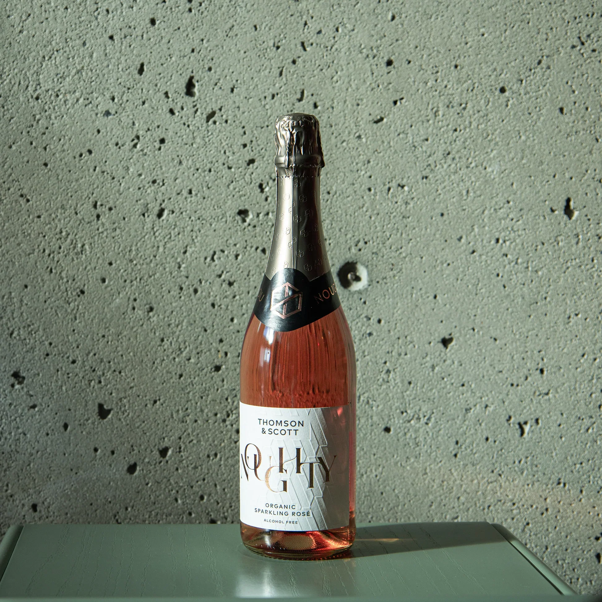 Thomson & Scott Noughty Alcohol-Free Sparkling Rosé - Image 2